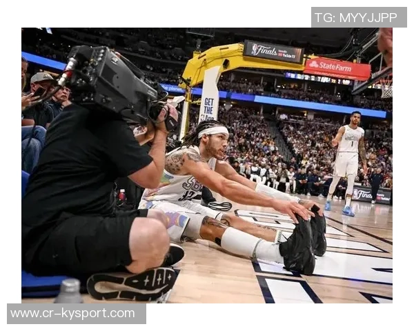 戈登揭幕战上半场狂轰7记三分创历史新纪录超越普尔与塔图姆