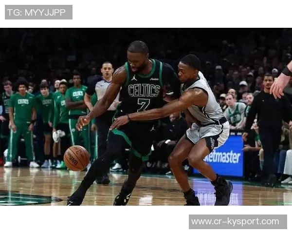 布朗怒斥裁判组失误致球队失利赛后发声引发热议